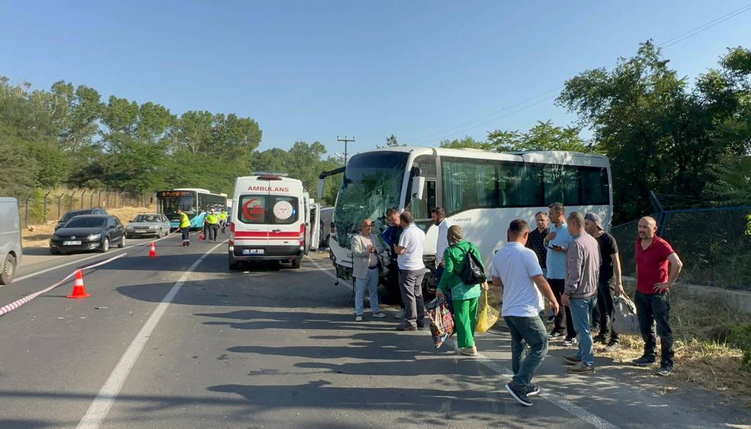 İşçi servisi ile minibüs kafa kafaya çarpıştı! Ölüler ve yaralılar var 11